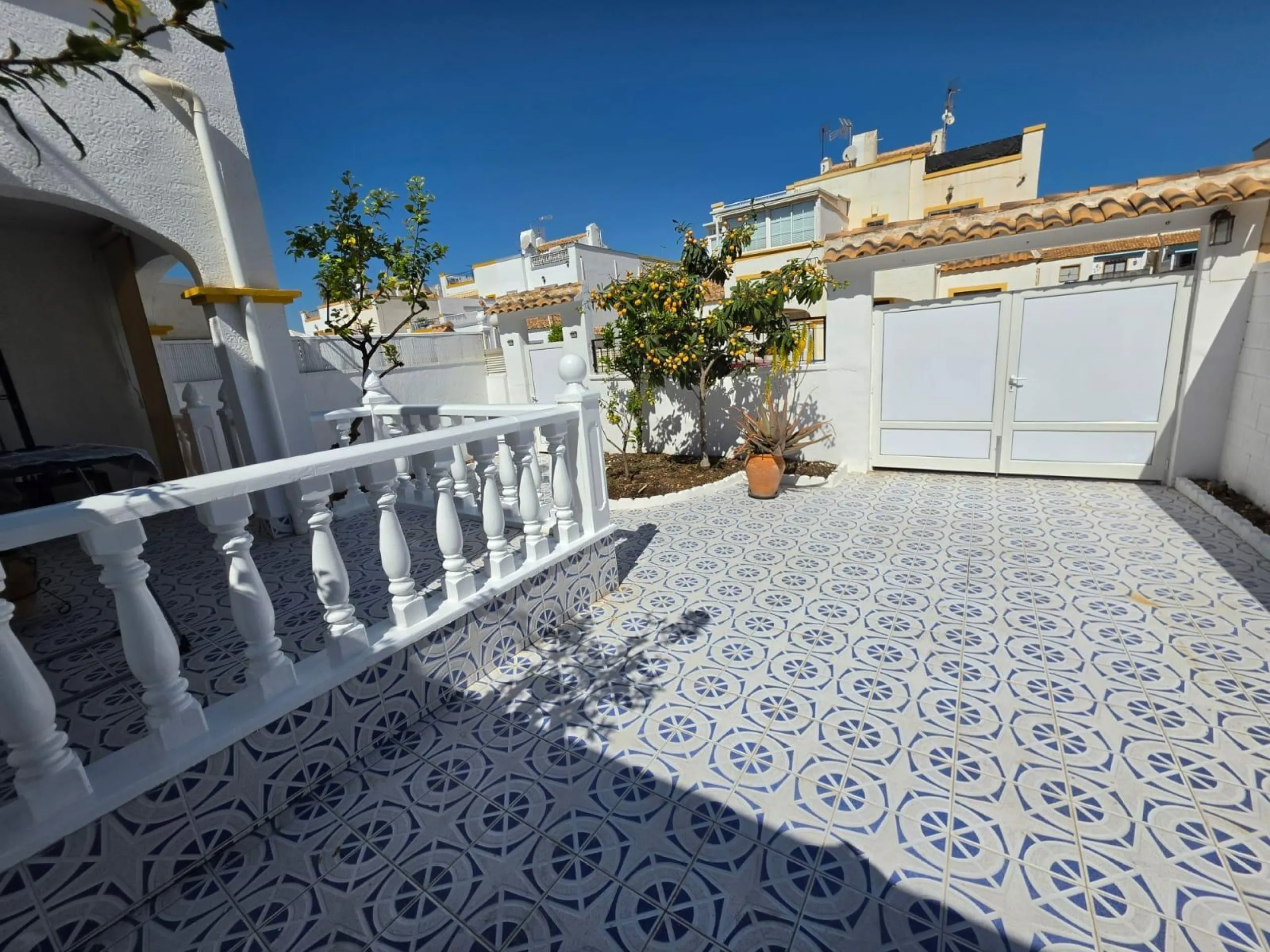 GREAT TOWNHOUSE, 3 BEDROOMS, 2 BATHROOMS, POOL