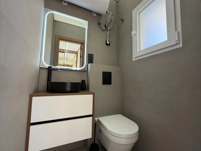 ADOSADO TOTALMENTE REFORMADO DE 2 DORMITORIOS CON SOLARIUM Y PISCINA EN TORREVIEJA