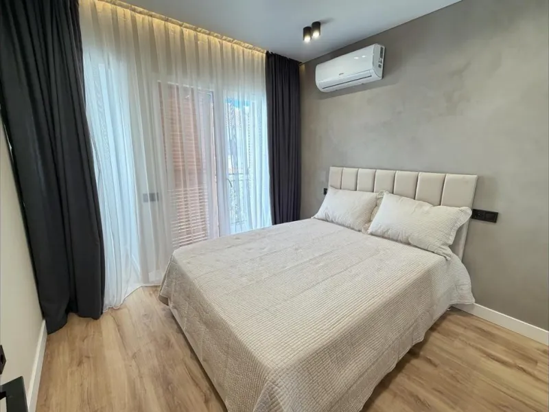 ADOSADO TOTALMENTE REFORMADO DE 2 DORMITORIOS CON SOLARIUM Y PISCINA EN TORREVIEJA
