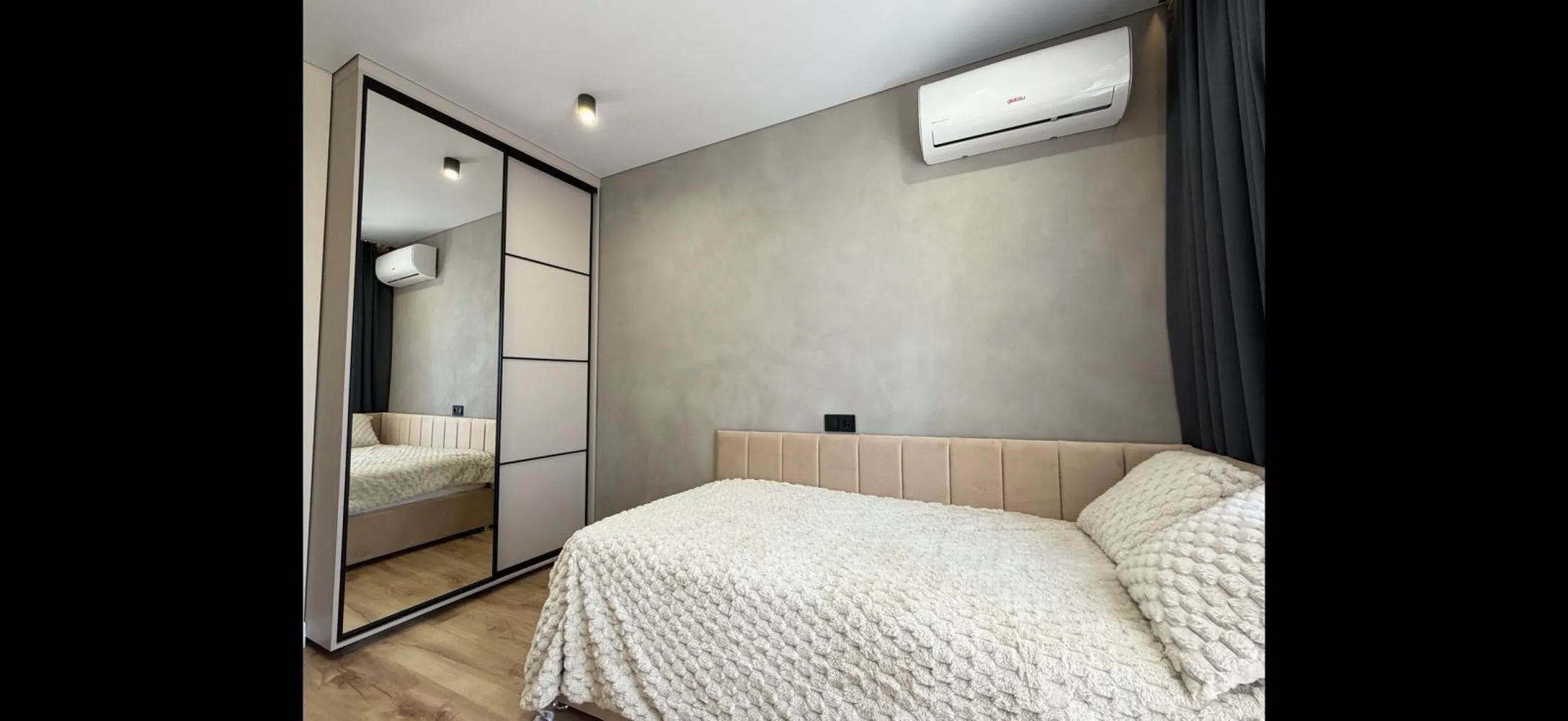 ADOSADO TOTALMENTE REFORMADO DE 2 DORMITORIOS CON SOLARIUM Y PISCINA EN TORREVIEJA