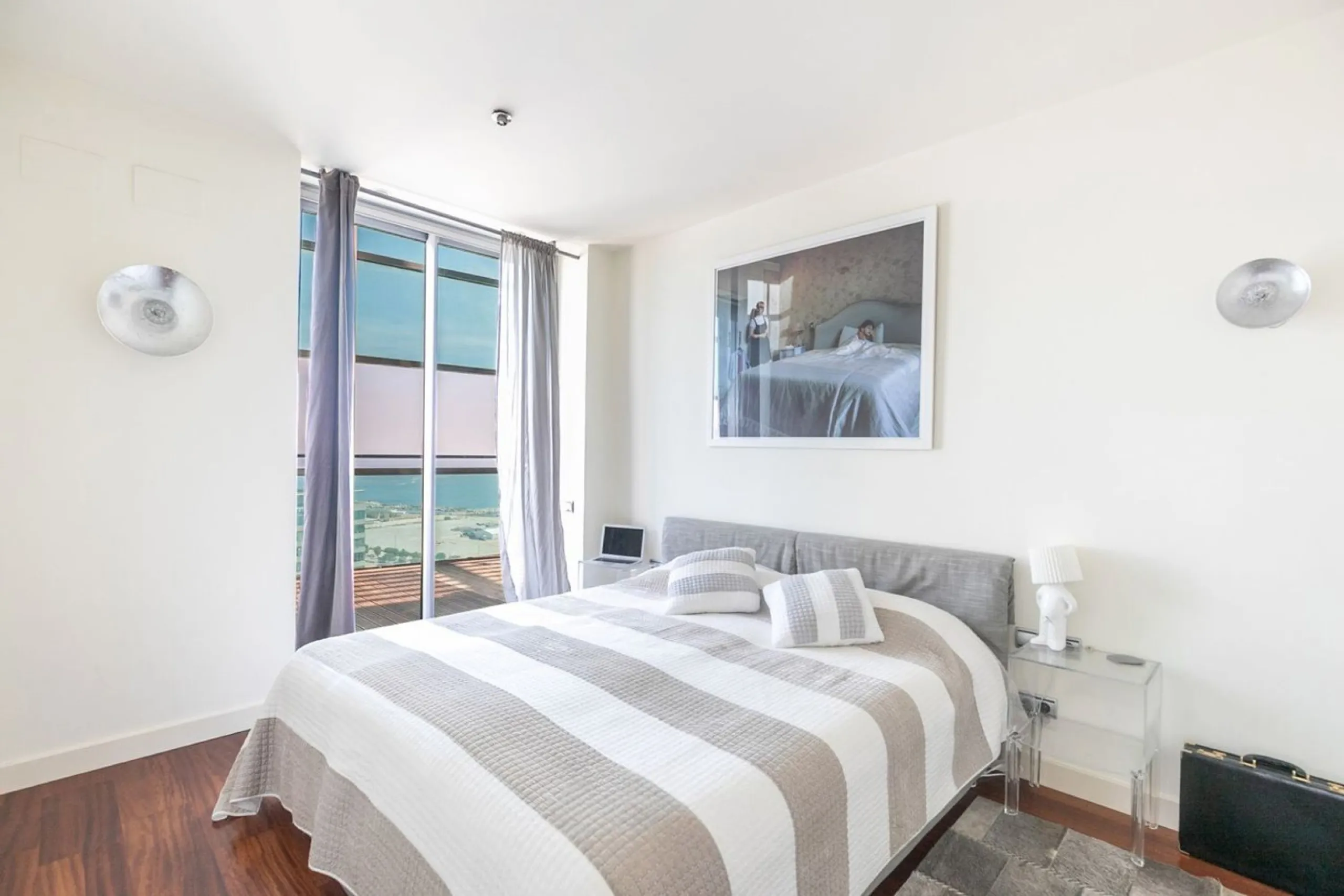 Ático con terraza, jacuzzi y vistas al mar en Diagonal Mar, Barcelona