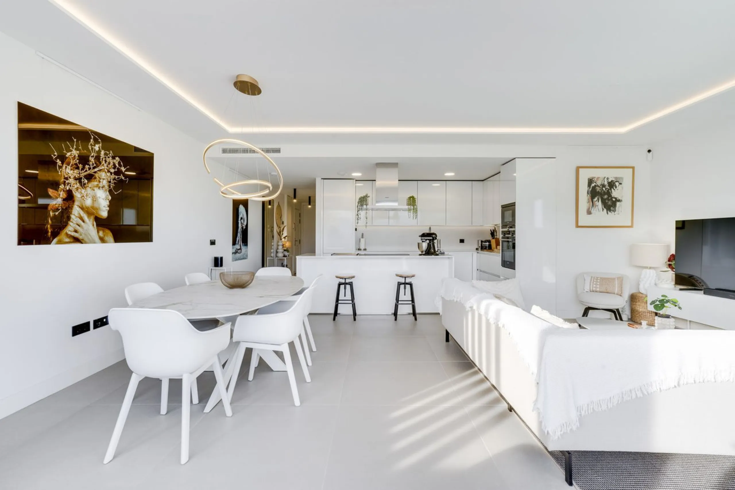 Modernes Apartment mit 3 Schlafzimmern und außergewöhnlicher privater Terrasse mit 85 m² – Las Mesas, Estepona