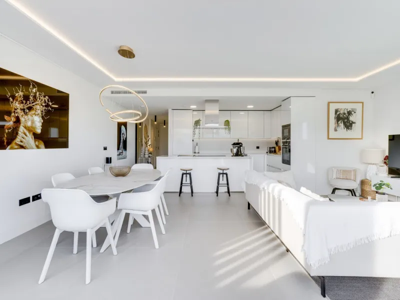 Modernes Apartment mit 3 Schlafzimmern und außergewöhnlicher privater Terrasse mit 85 m² – Las Mesas, Estepona