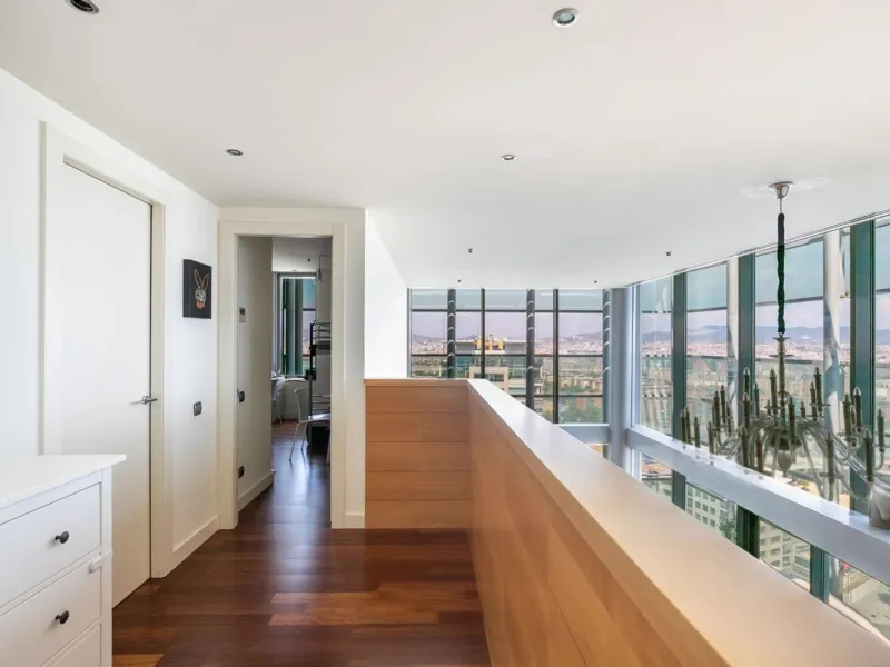Ático con terraza, jacuzzi y vistas al mar en Diagonal Mar, Barcelona