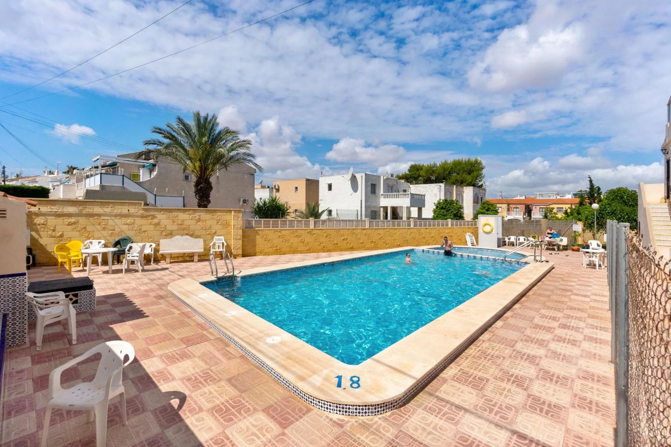 Bungalow on the ground floor with private garden and independent entrance in a residential complex with communal pool