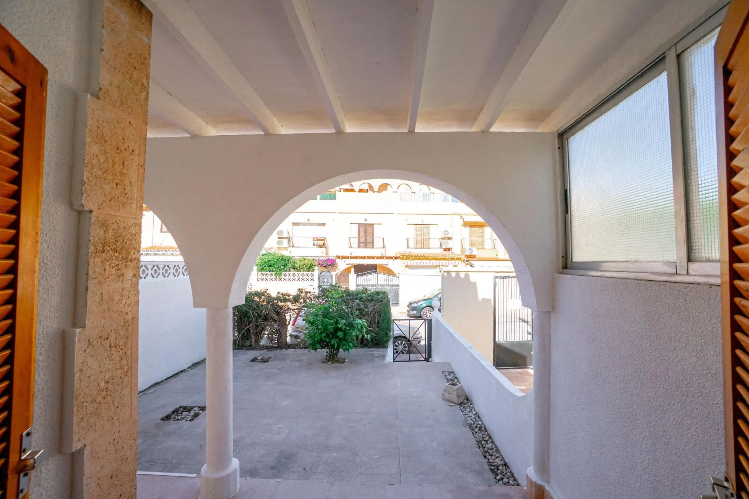 Bungalow on the ground floor with private garden and independent entrance in a residential complex with communal pool