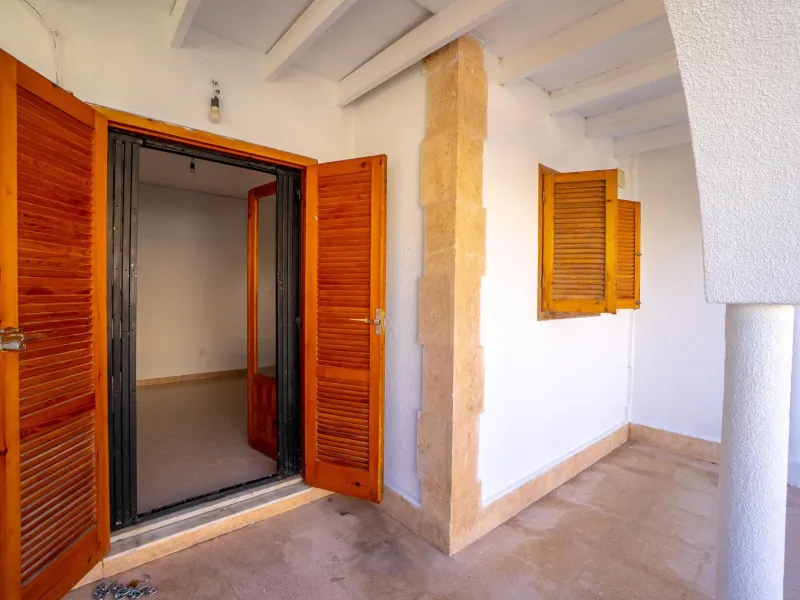 Bungalow on the ground floor with private garden and independent entrance in a residential complex with communal pool
