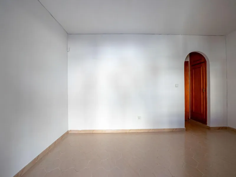 Bungalow on the ground floor with private garden and independent entrance in a residential complex with communal pool