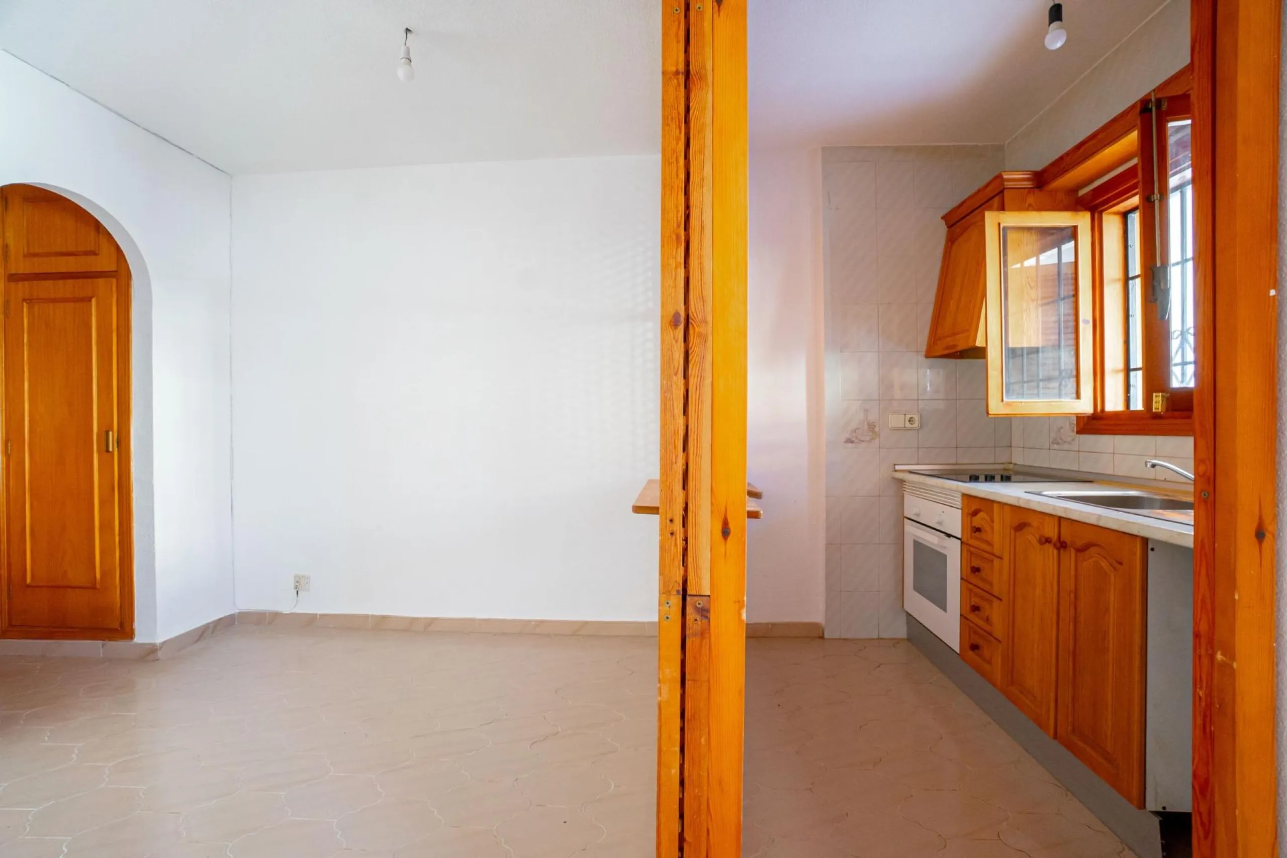 Bungalow on the ground floor with private garden and independent entrance in a residential complex with communal pool