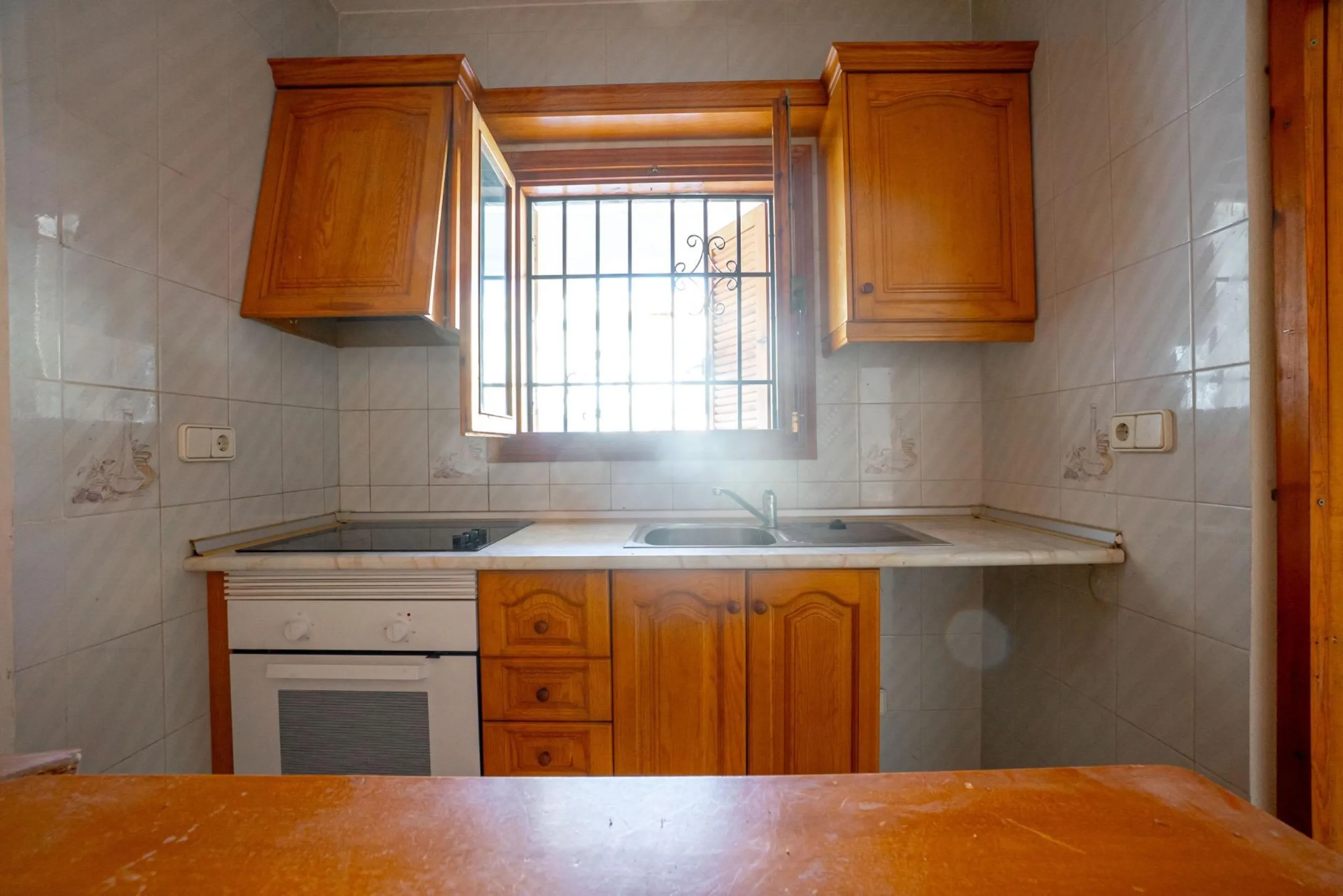 Bungalow on the ground floor with private garden and independent entrance in a residential complex with communal pool