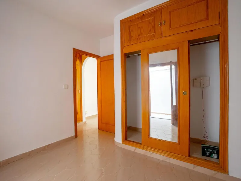 Bungalow on the ground floor with private garden and independent entrance in a residential complex with communal pool
