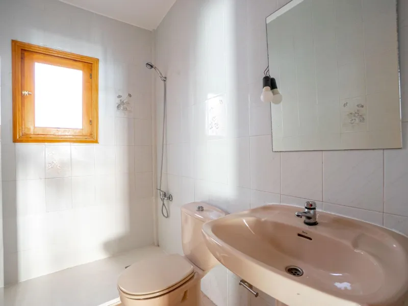 Bungalow on the ground floor with private garden and independent entrance in a residential complex with communal pool