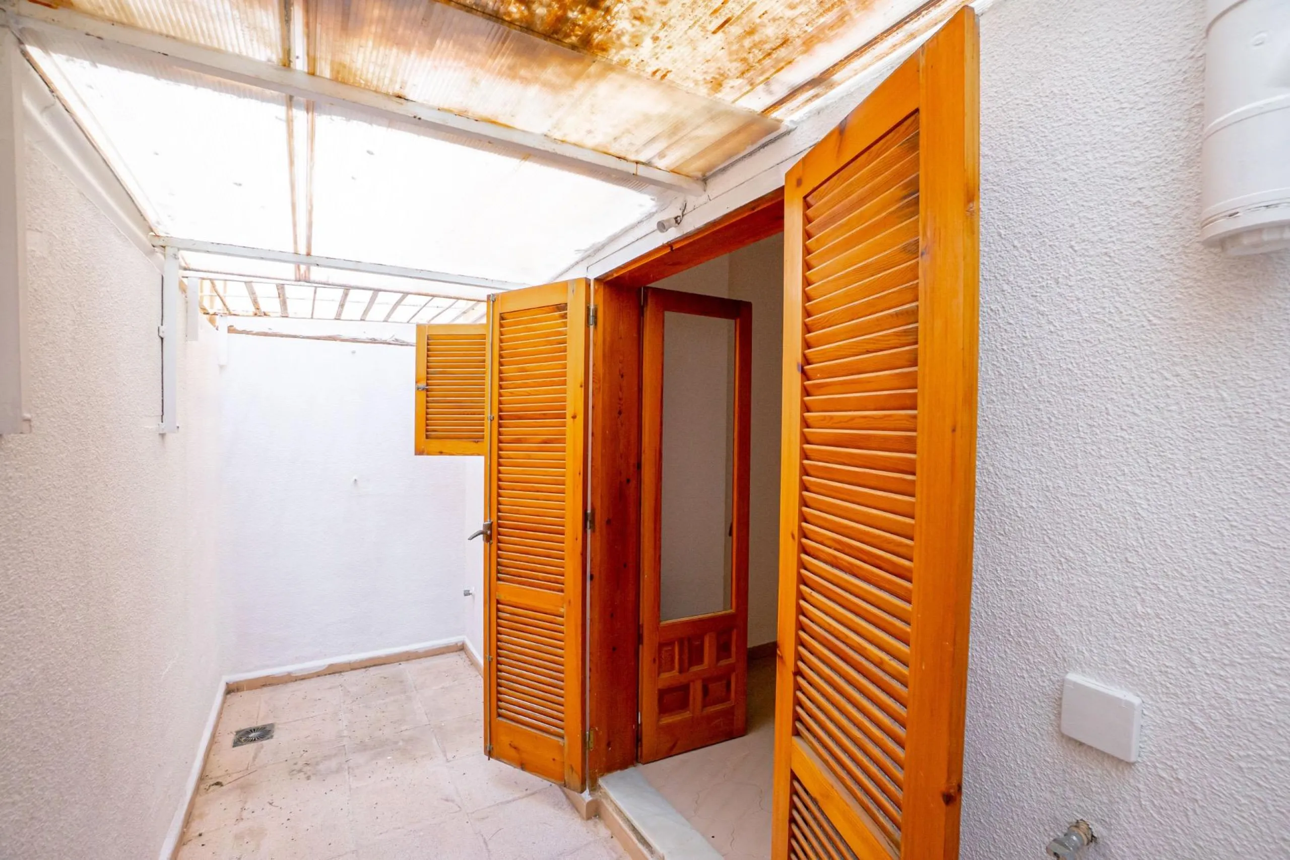 Bungalow on the ground floor with private garden and independent entrance in a residential complex with communal pool