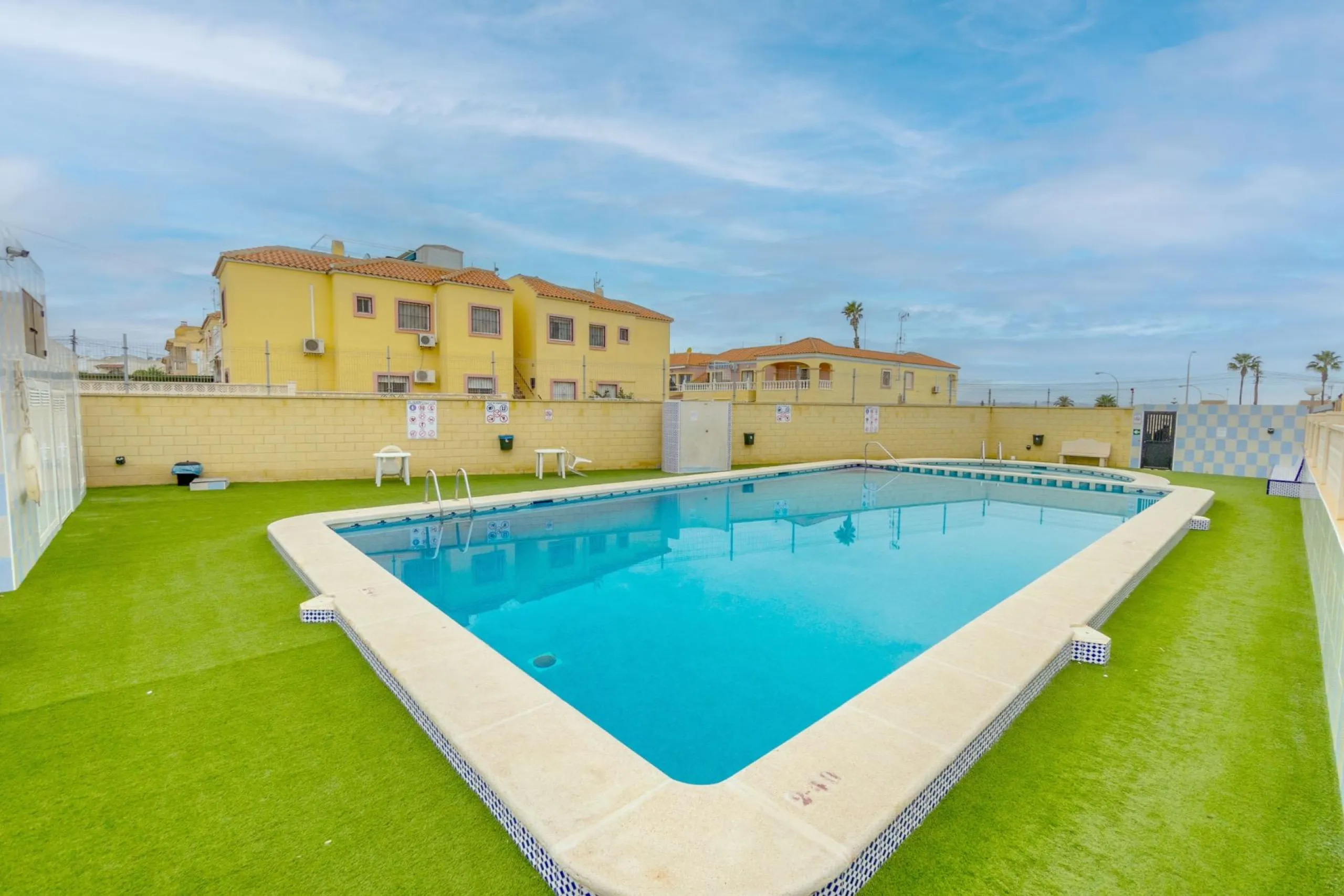 Bungalow on the ground floor with private garden and independent entrance in a residential complex with communal pool