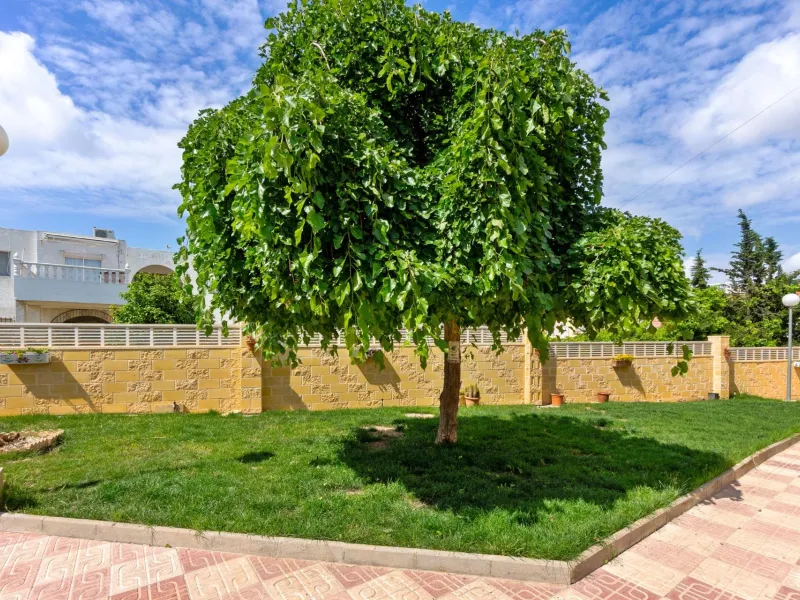 Bungalow on the ground floor with private garden and independent entrance in a residential complex with communal pool