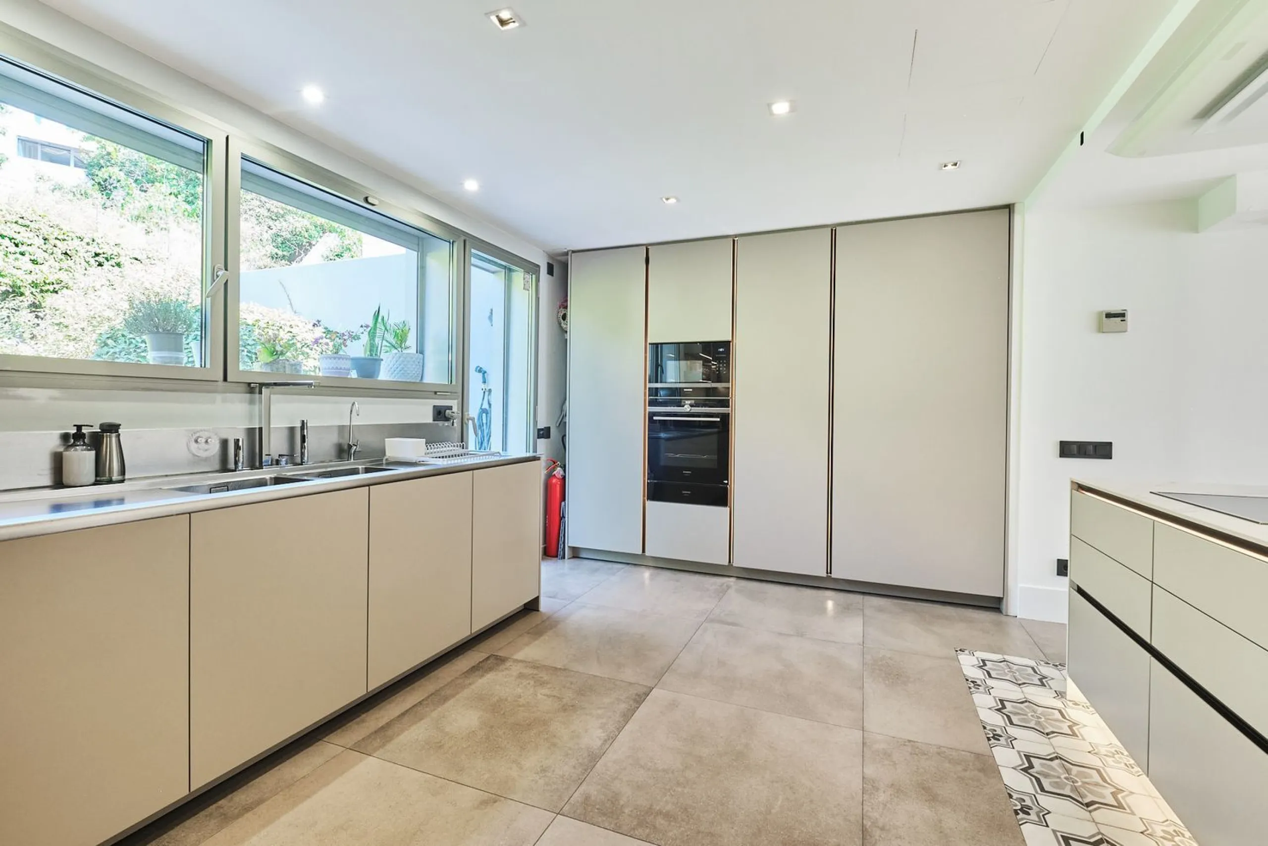 Luxury Villa with Terraces and Pool in Sarria, Barcelona
