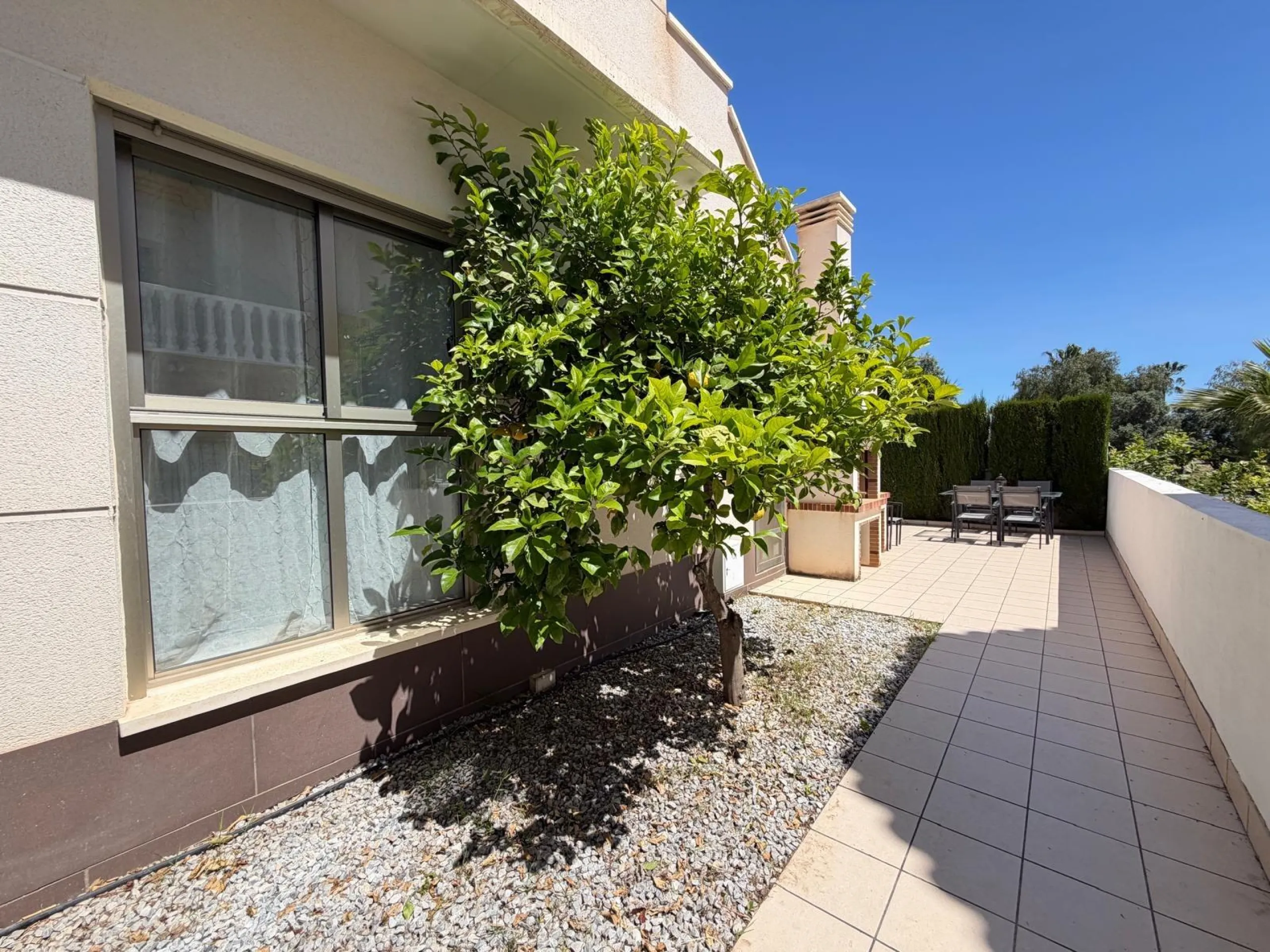 INDEPENDENT VILLA IN CIUDAD QUESADA WITH 4 BEDROOMS, 3 BATHROOMS. WITH GARAGE AND 60 M2 SOLARIUM. BUILT AREA 129 M2. PLOT 115 M2.