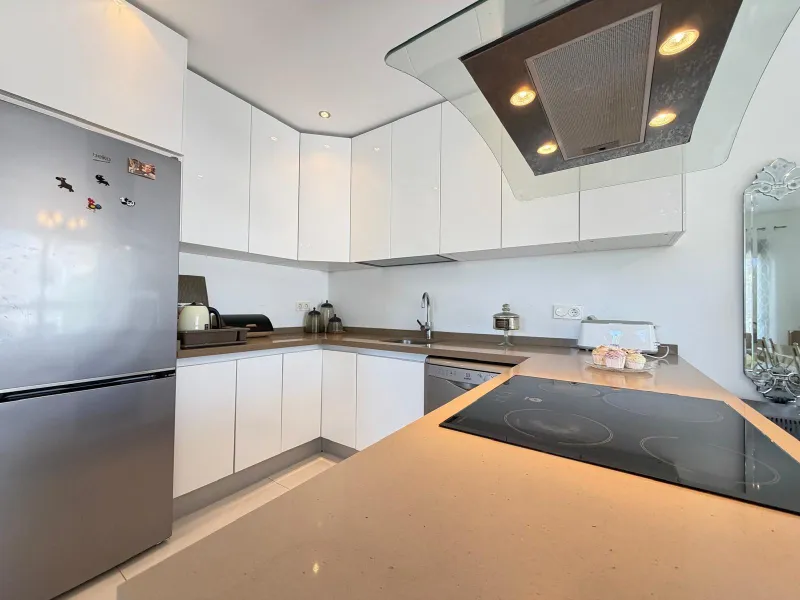 INDEPENDENT VILLA IN CIUDAD QUESADA WITH 4 BEDROOMS, 3 BATHROOMS. WITH GARAGE AND 60 M2 SOLARIUM. BUILT AREA 129 M2. PLOT 115 M2.
