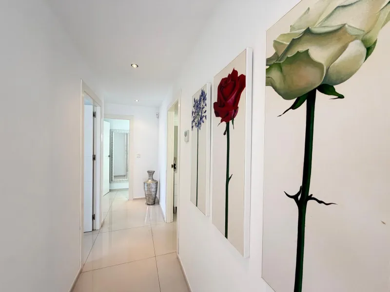 INDEPENDENT VILLA IN CIUDAD QUESADA WITH 4 BEDROOMS, 3 BATHROOMS. WITH GARAGE AND 60 M2 SOLARIUM. BUILT AREA 129 M2. PLOT 115 M2.