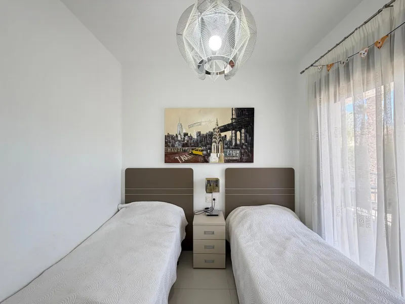 INDEPENDENT VILLA IN CIUDAD QUESADA WITH 4 BEDROOMS, 3 BATHROOMS. WITH GARAGE AND 60 M2 SOLARIUM. BUILT AREA 129 M2. PLOT 115 M2.