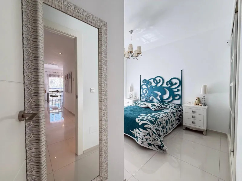 INDEPENDENT VILLA IN CIUDAD QUESADA WITH 4 BEDROOMS, 3 BATHROOMS. WITH GARAGE AND 60 M2 SOLARIUM. BUILT AREA 129 M2. PLOT 115 M2.