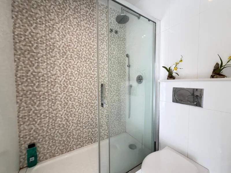 INDEPENDENT VILLA IN CIUDAD QUESADA WITH 4 BEDROOMS, 3 BATHROOMS. WITH GARAGE AND 60 M2 SOLARIUM. BUILT AREA 129 M2. PLOT 115 M2.