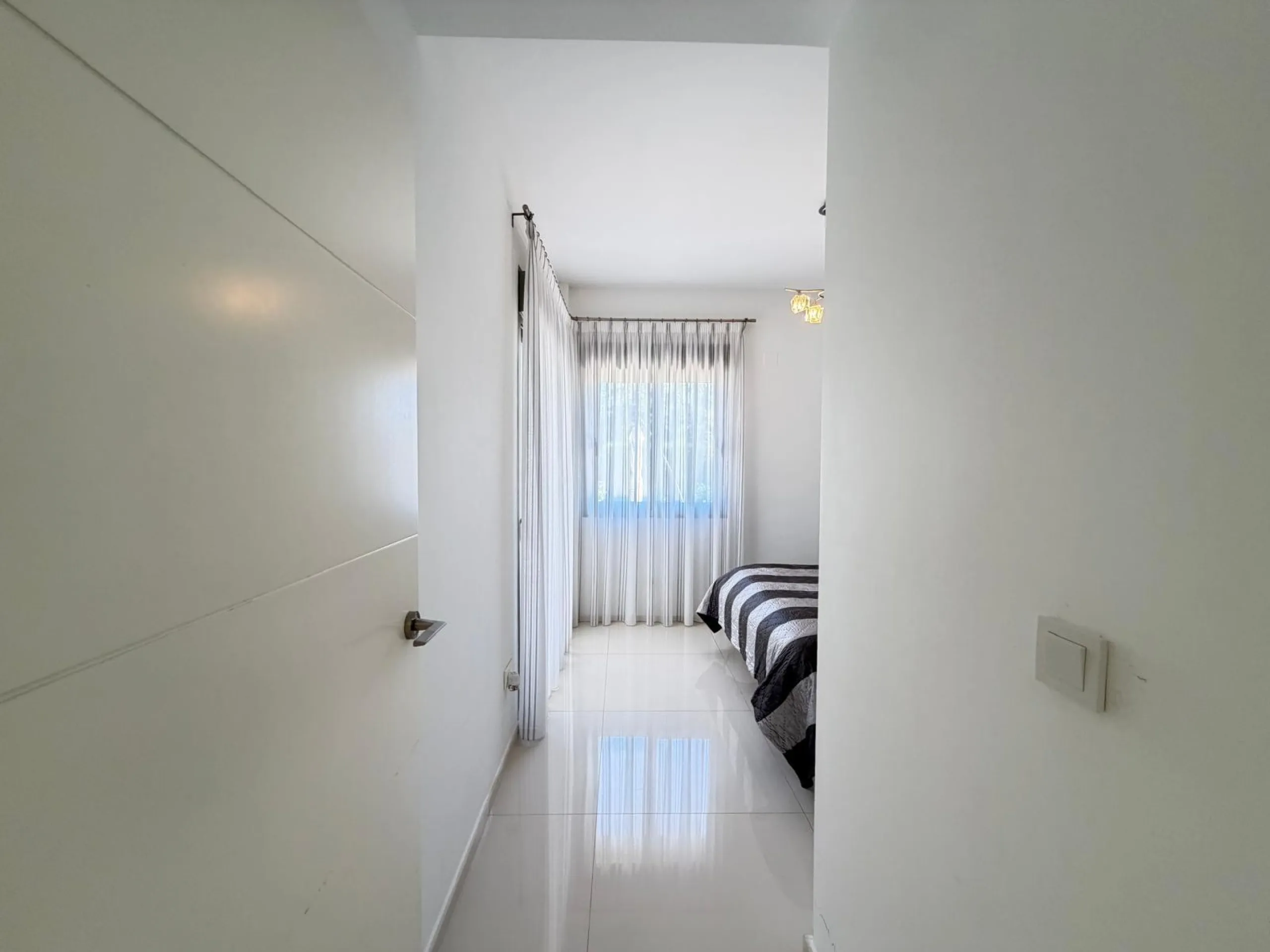 INDEPENDENT VILLA IN CIUDAD QUESADA WITH 4 BEDROOMS, 3 BATHROOMS. WITH GARAGE AND 60 M2 SOLARIUM. BUILT AREA 129 M2. PLOT 115 M2.