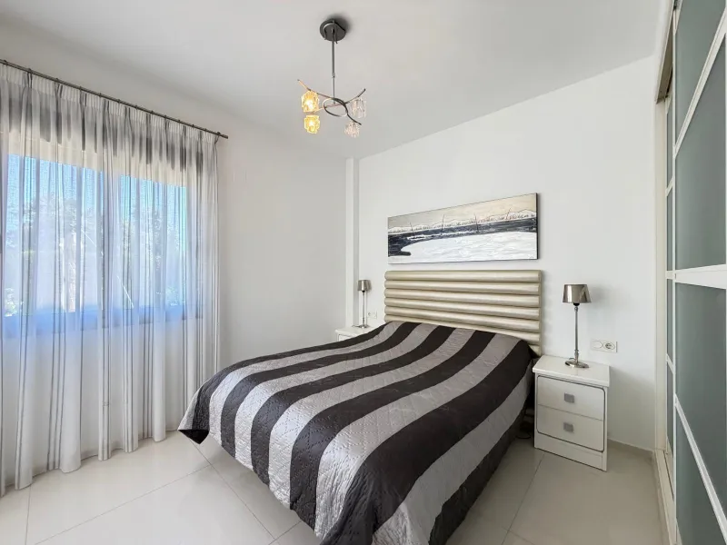 INDEPENDENT VILLA IN CIUDAD QUESADA WITH 4 BEDROOMS, 3 BATHROOMS. WITH GARAGE AND 60 M2 SOLARIUM. BUILT AREA 129 M2. PLOT 115 M2.