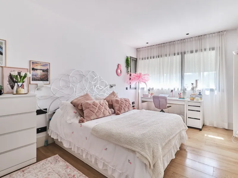 Luxury Villa with Terraces and Pool in Sarria, Barcelona