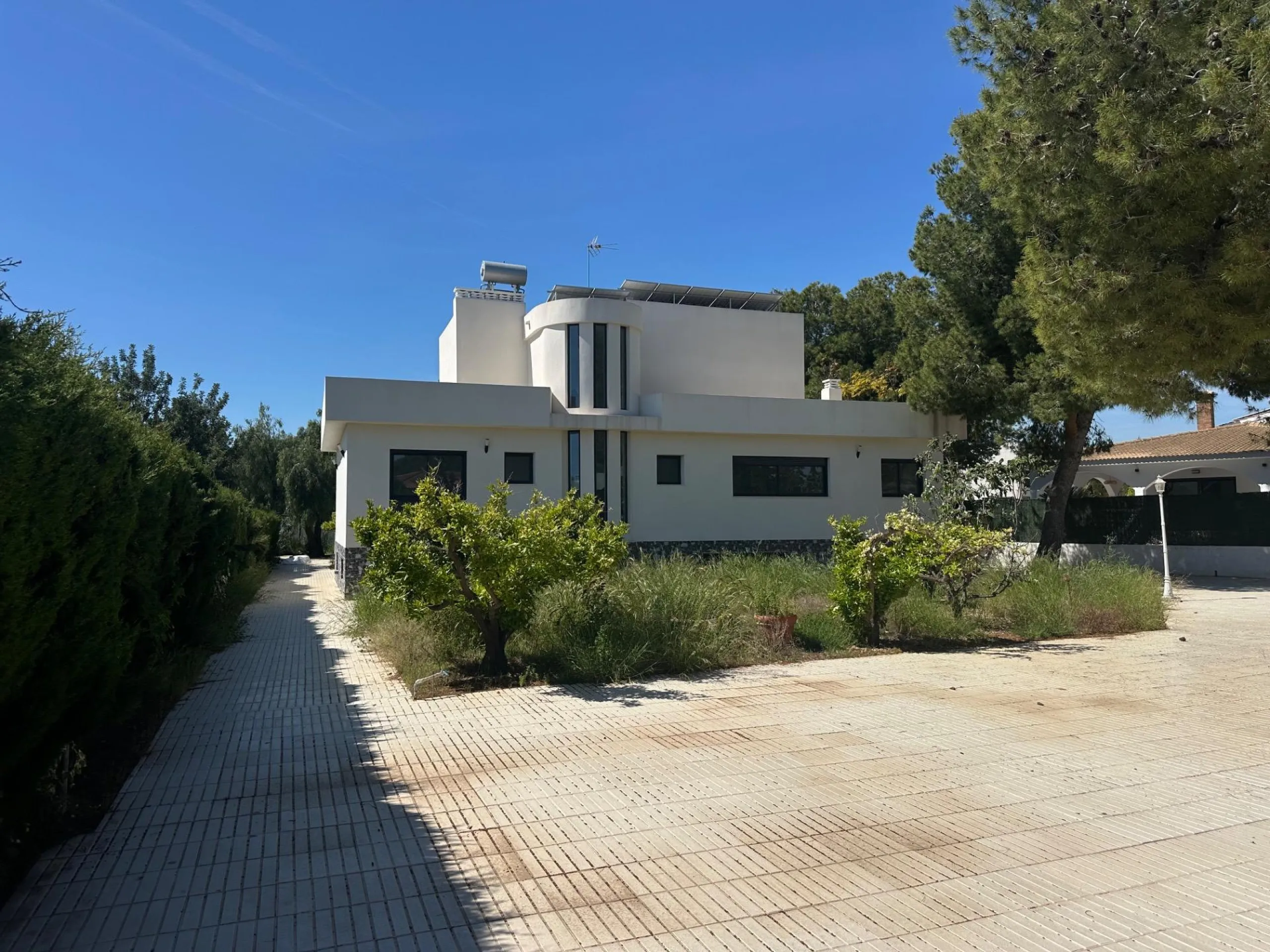 Impresionante Villa Nueva en Los Girasoles - ¡Tu Paraíso Espera por Ti!
