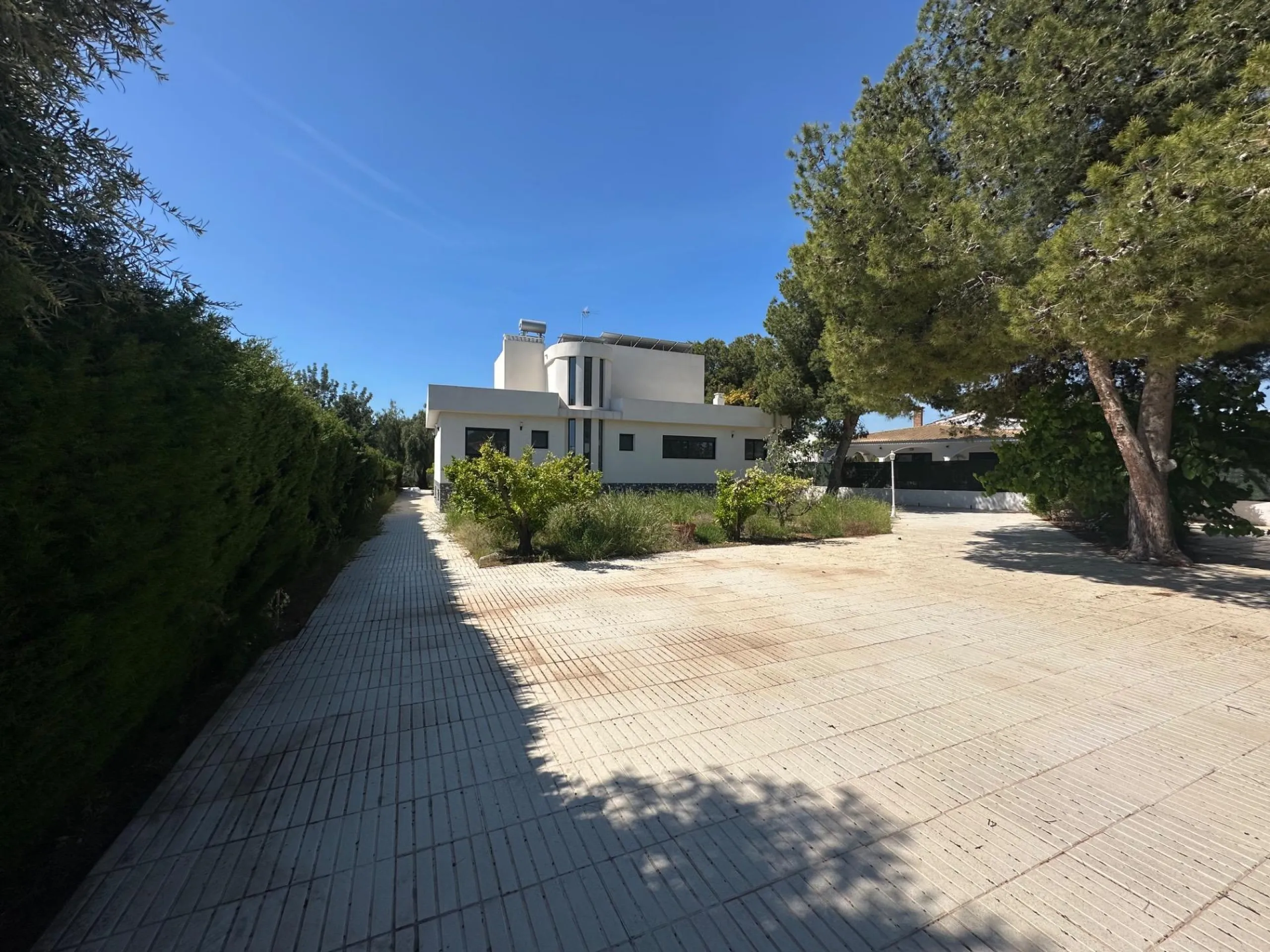 Impresionante Villa Nueva en Los Girasoles - ¡Tu Paraíso Espera por Ti!