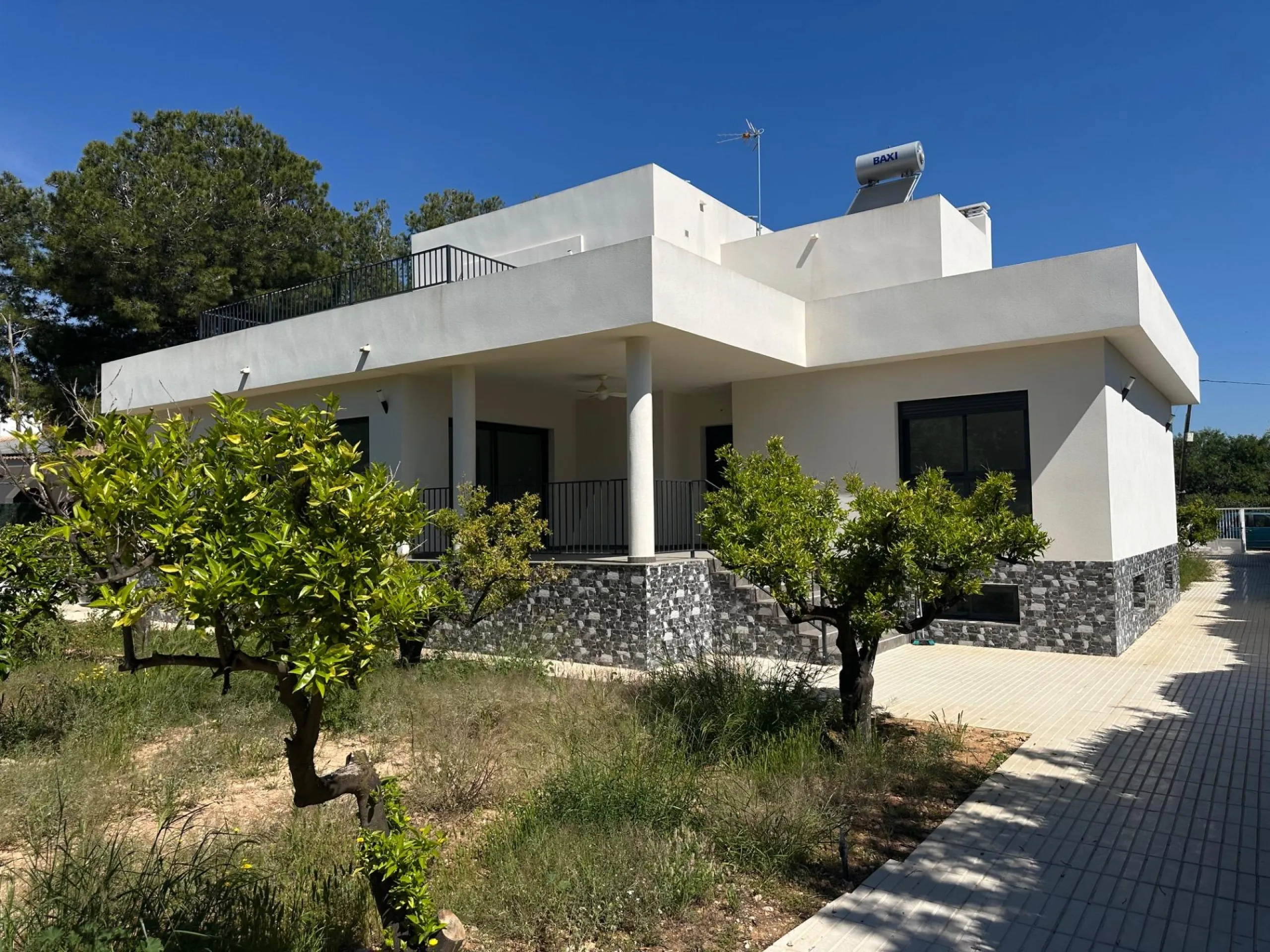 Impresionante Villa Nueva en Los Girasoles - ¡Tu Paraíso Espera por Ti!