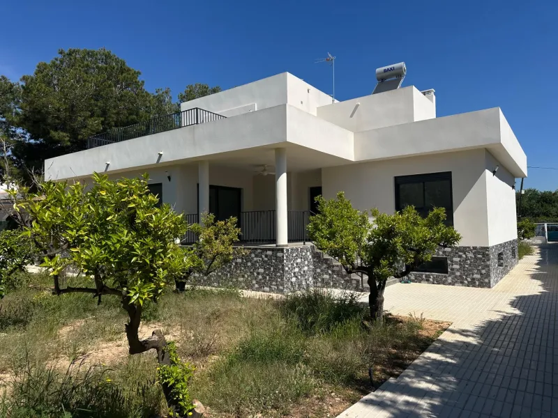 Impresionante Villa Nueva en Los Girasoles - ¡Tu Paraíso Espera por Ti!