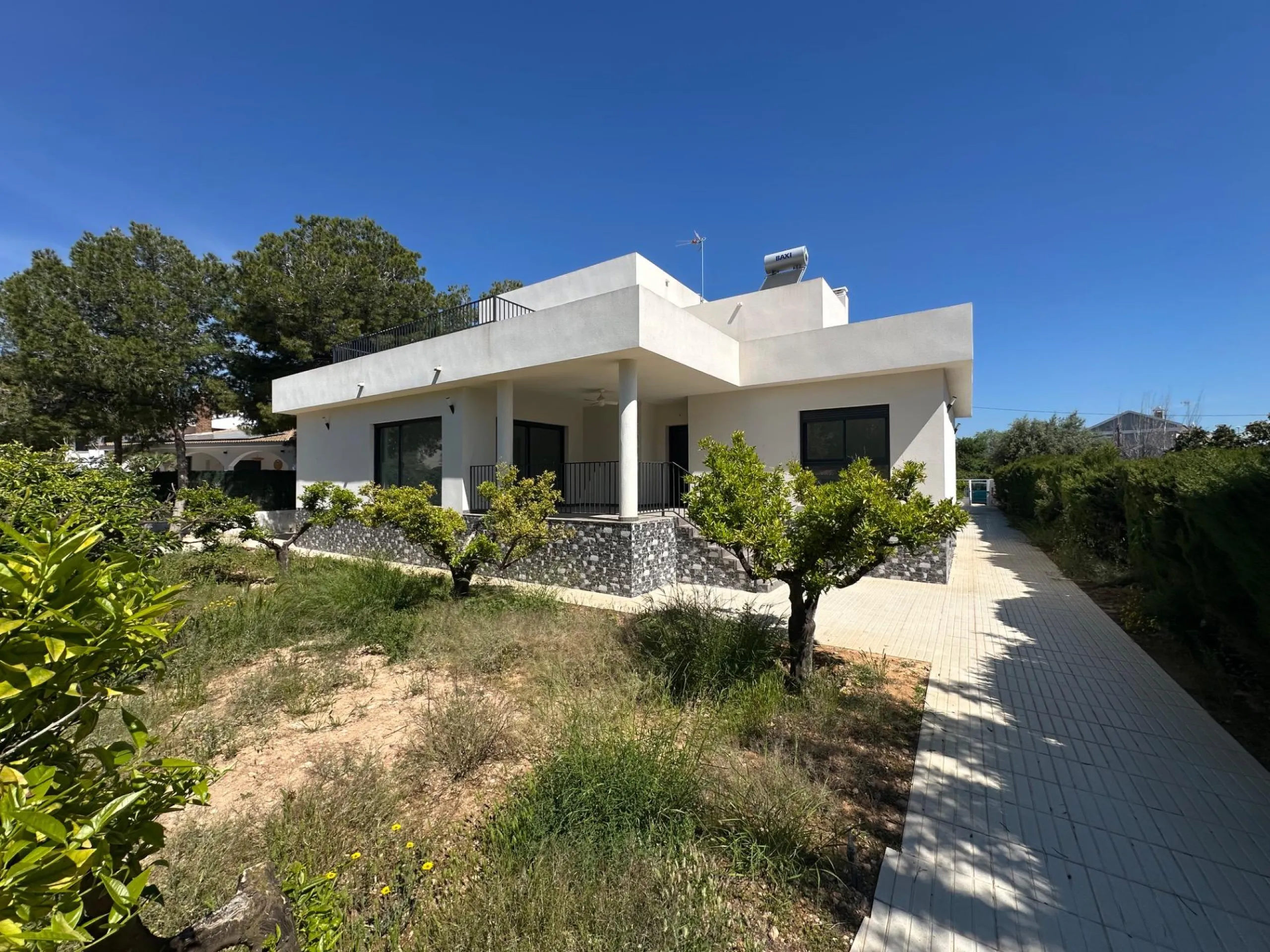 Impresionante Villa Nueva en Los Girasoles - ¡Tu Paraíso Espera por Ti!