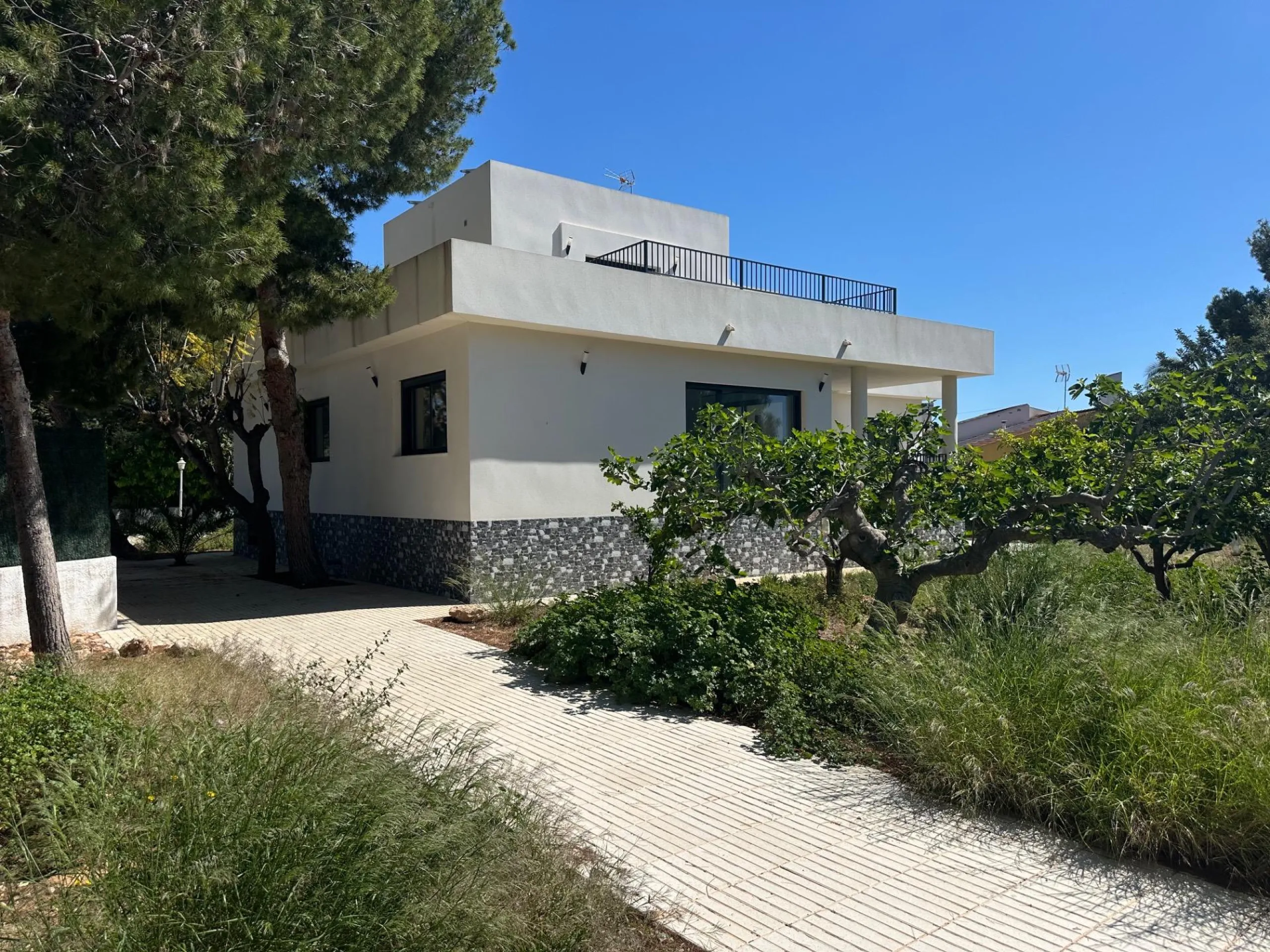 Impresionante Villa Nueva en Los Girasoles - ¡Tu Paraíso Espera por Ti!
