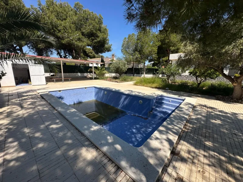 Impresionante Villa Nueva en Los Girasoles - ¡Tu Paraíso Espera por Ti!