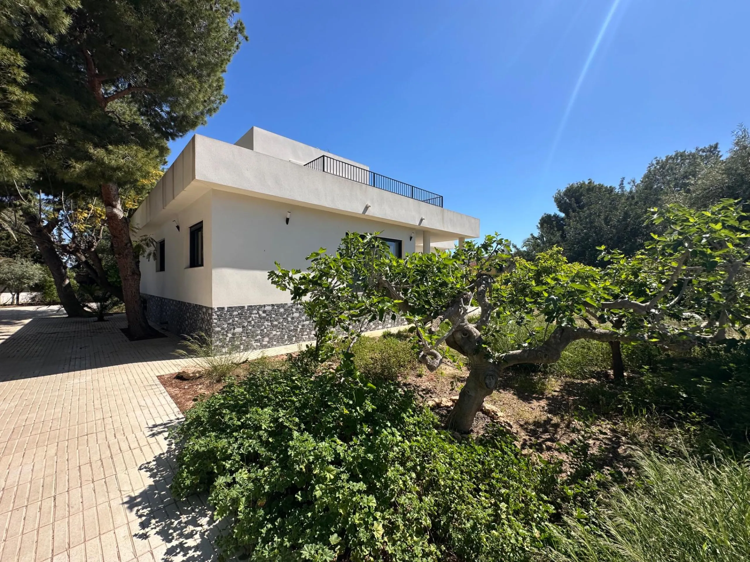 Impresionante Villa Nueva en Los Girasoles - ¡Tu Paraíso Espera por Ti!