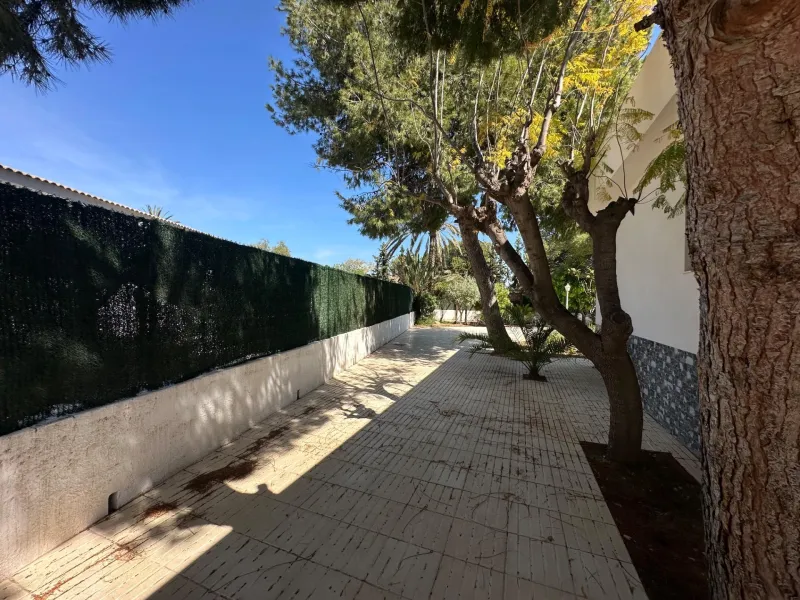 Impresionante Villa Nueva en Los Girasoles - ¡Tu Paraíso Espera por Ti!