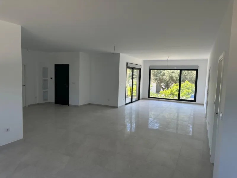 Impresionante Villa Nueva en Los Girasoles - ¡Tu Paraíso Espera por Ti!