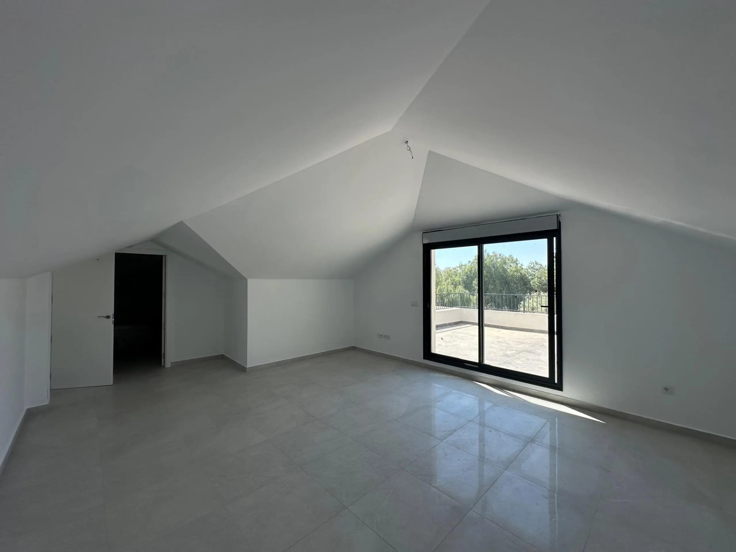 Impresionante Villa Nueva en Los Girasoles - ¡Tu Paraíso Espera por Ti!