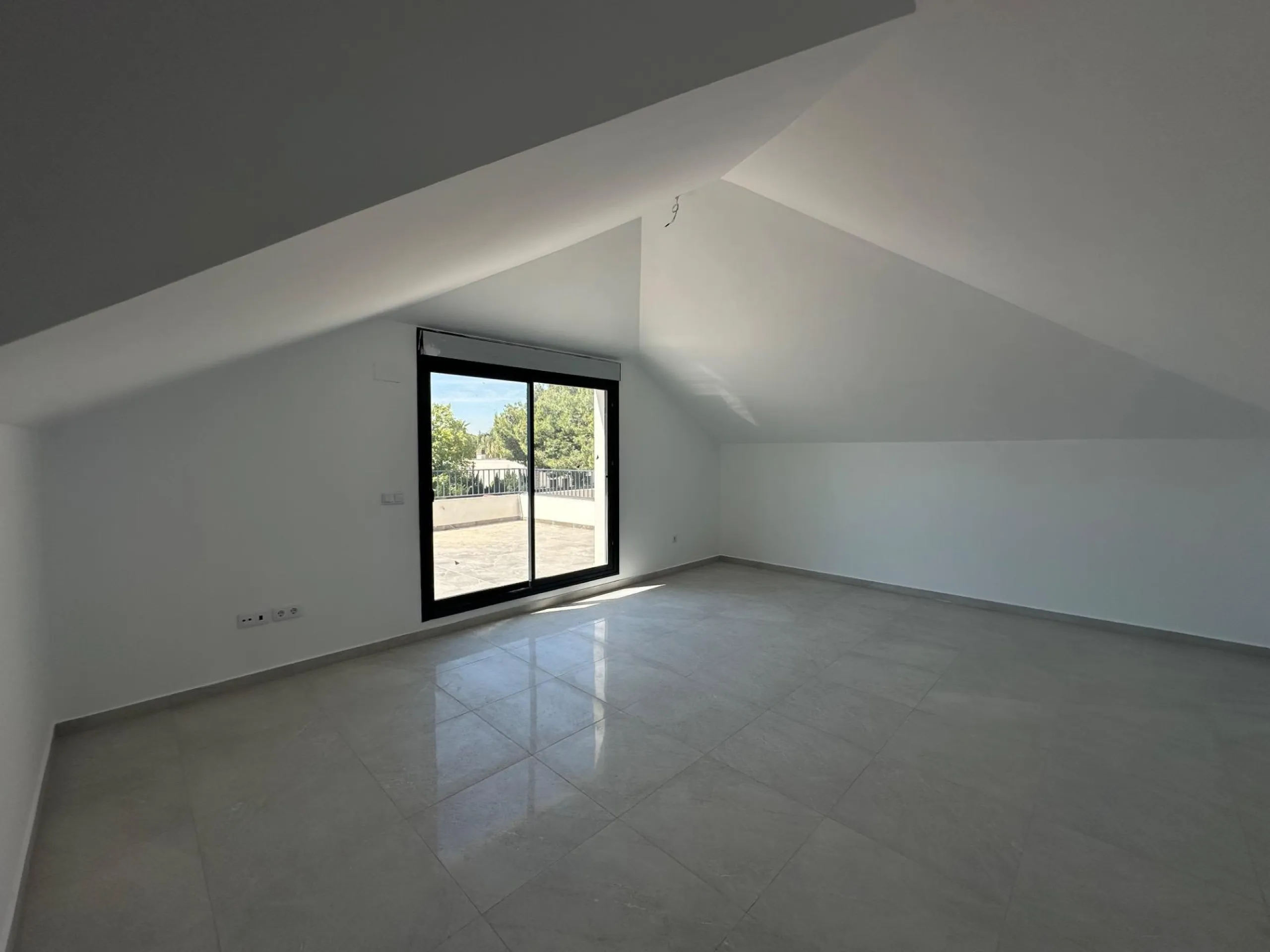 Impresionante Villa Nueva en Los Girasoles - ¡Tu Paraíso Espera por Ti!