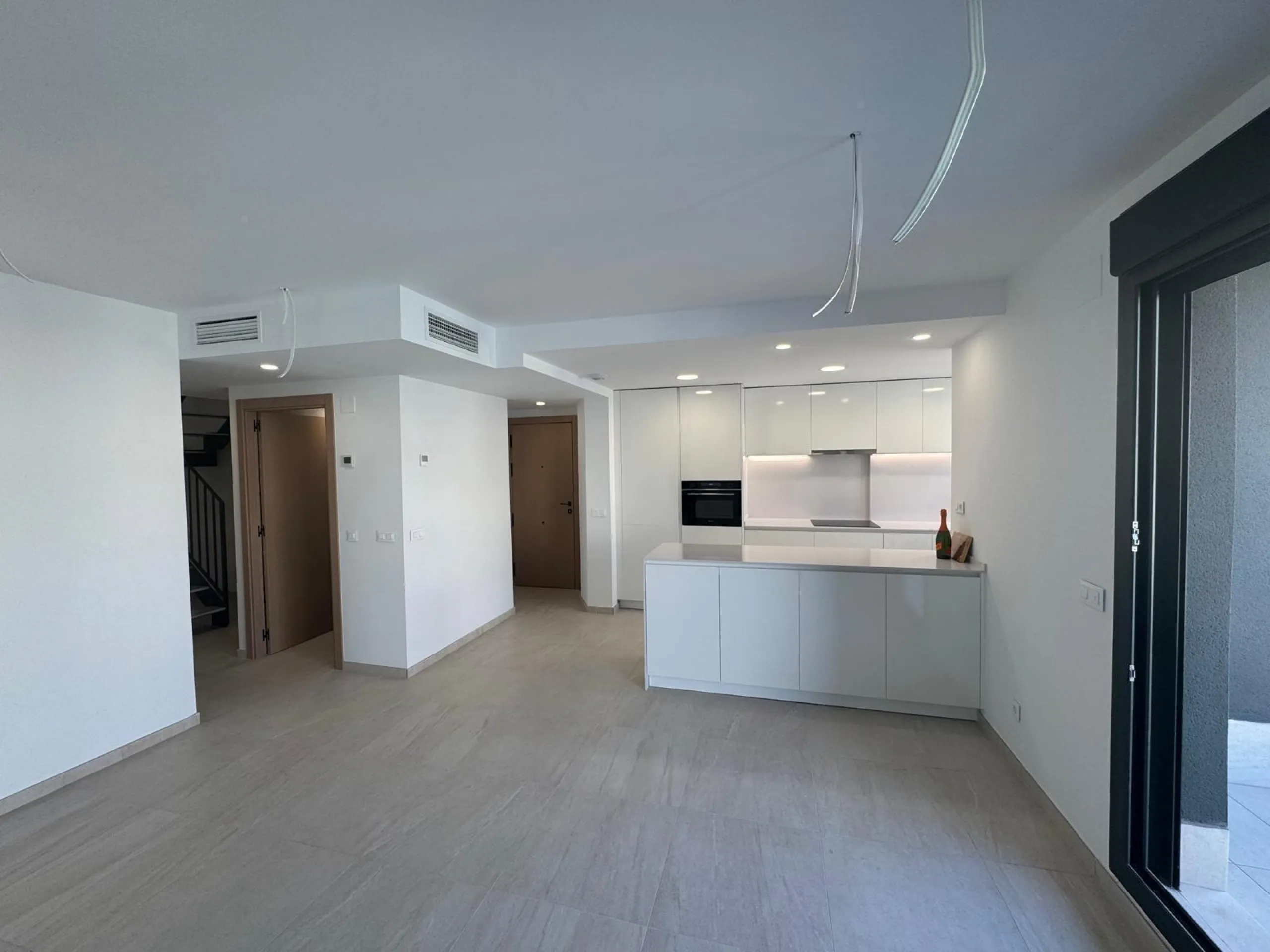 Spectacular Semi-New Penthouse in Alicante with Views