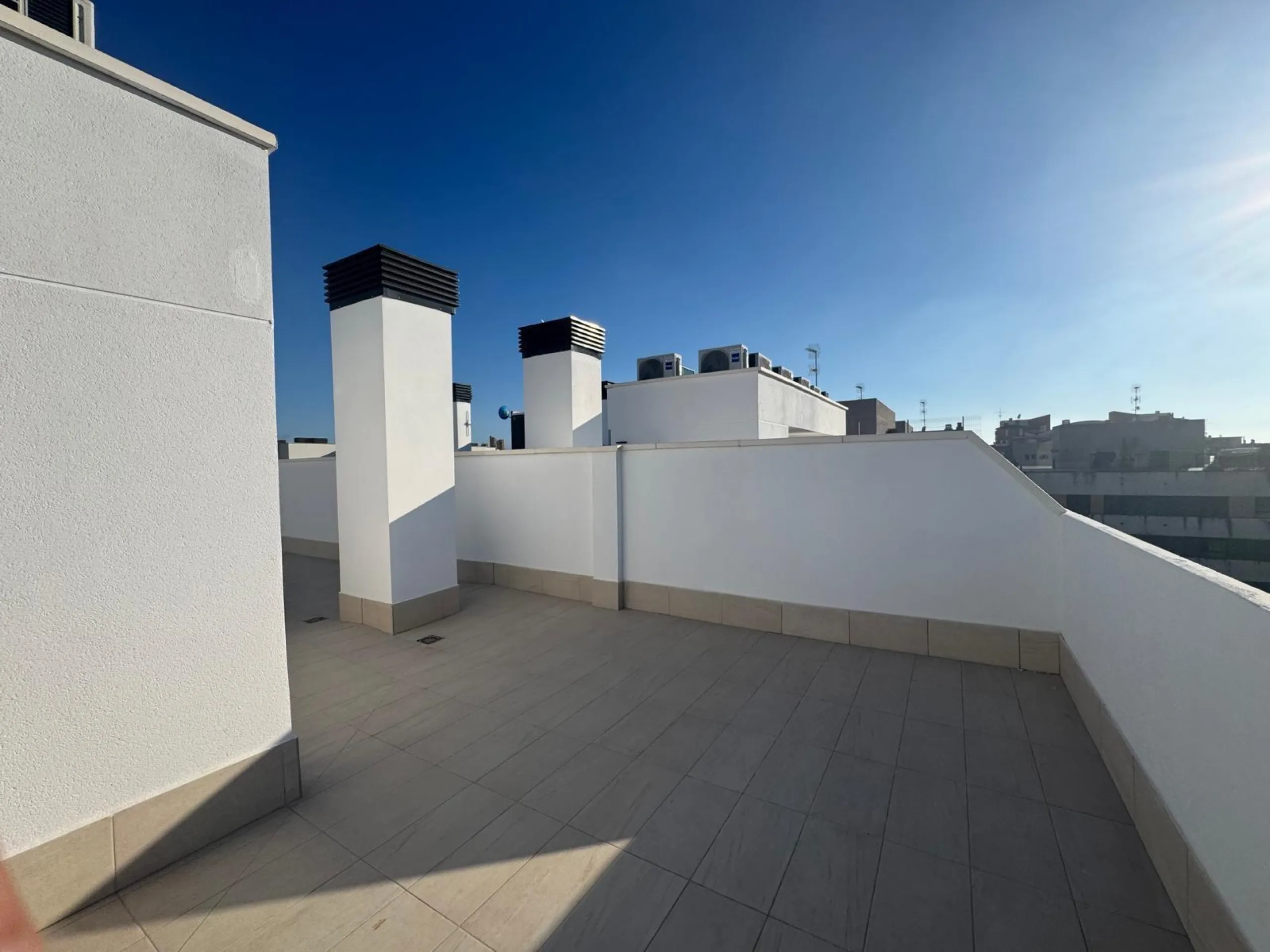 Spectacular Semi-New Penthouse in Alicante with Views