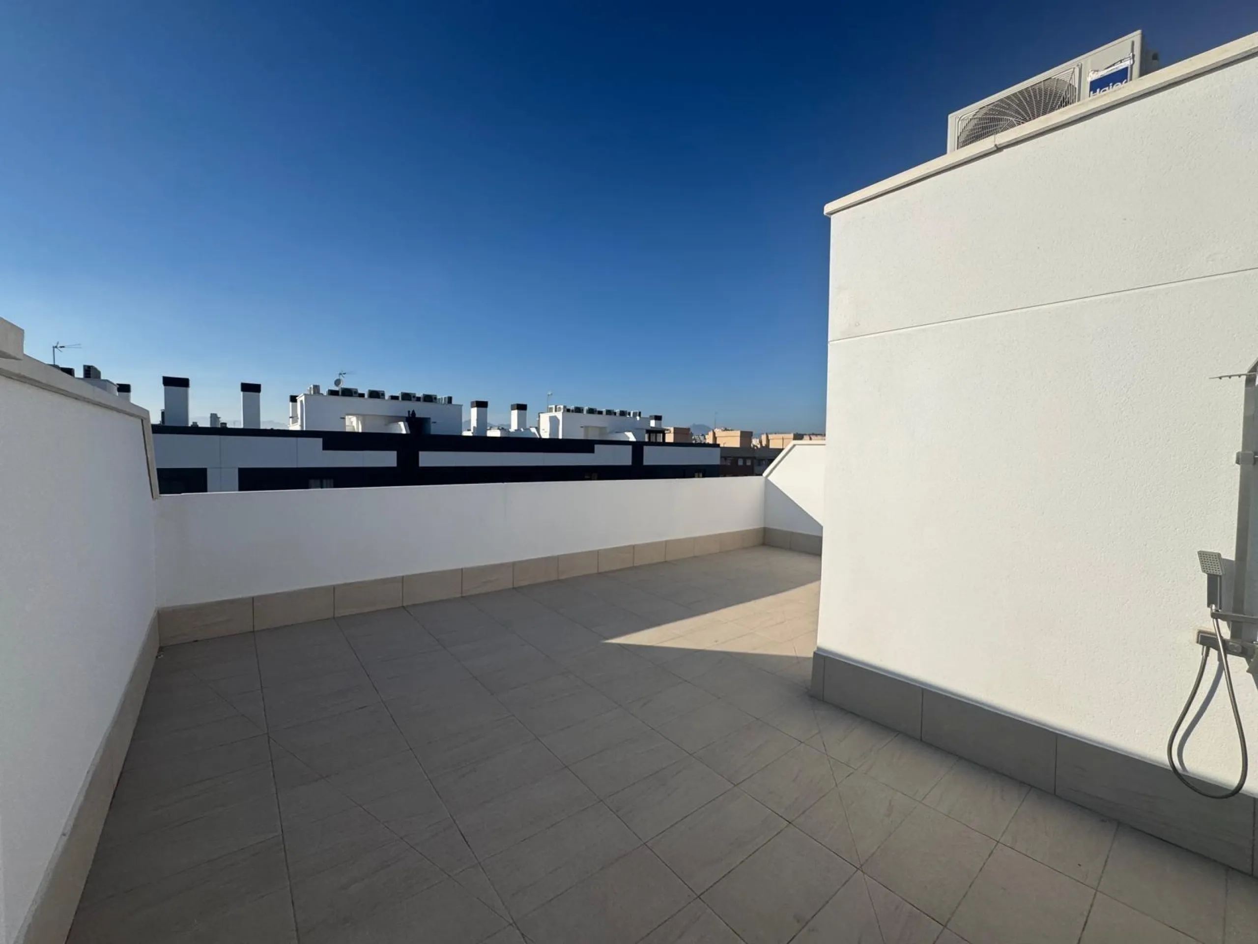 Spectacular Semi-New Penthouse in Alicante with Views