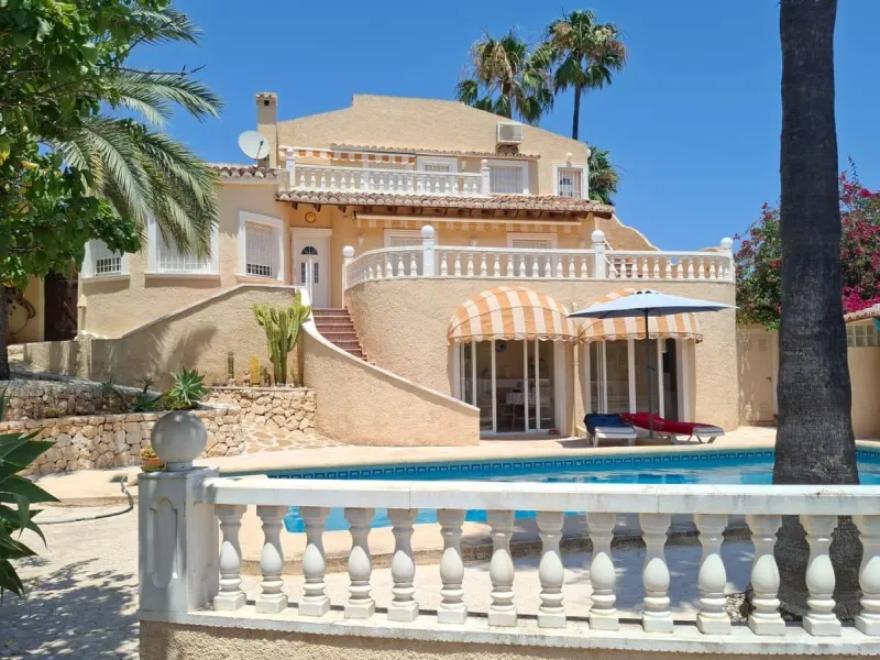 Villa with sea views, private pool and independent apartment in Benissa