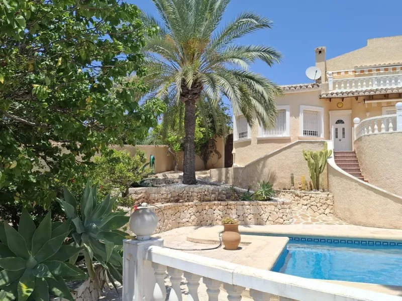Villa con vistas al mar, piscina privada y apartamento independiente en Benissa