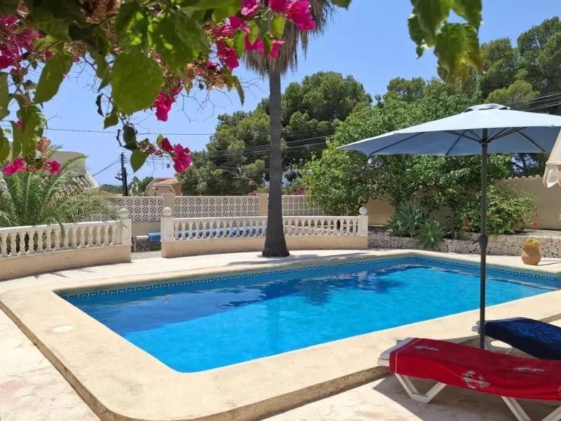 Villa con vistas al mar, piscina privada y apartamento independiente en Benissa