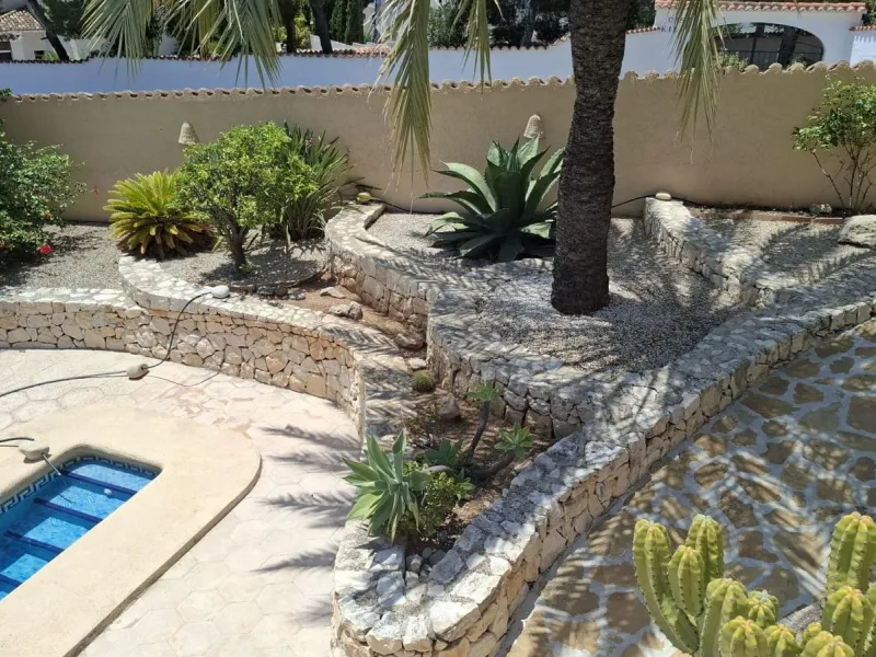 Villa con vistas al mar, piscina privada y apartamento independiente en Benissa