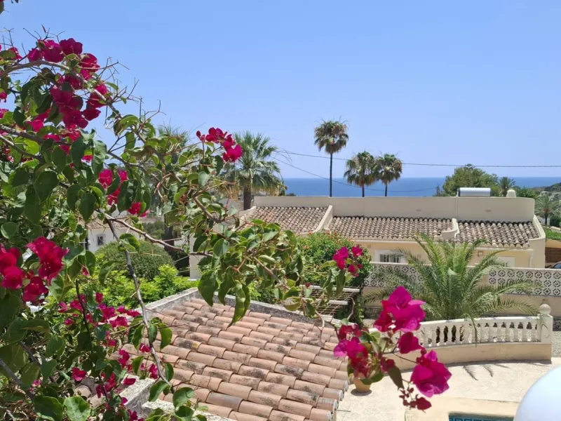 Villa con vistas al mar, piscina privada y apartamento independiente en Benissa