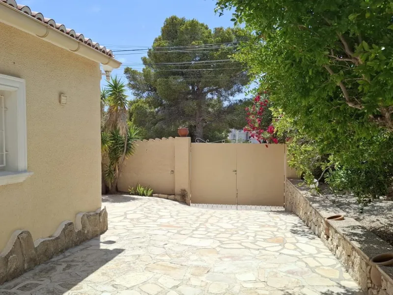 Villa con vistas al mar, piscina privada y apartamento independiente en Benissa